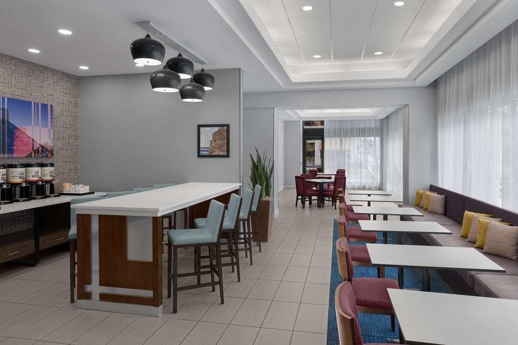 Hampton Inn Cleveland-Downtown Restaurace fotografie